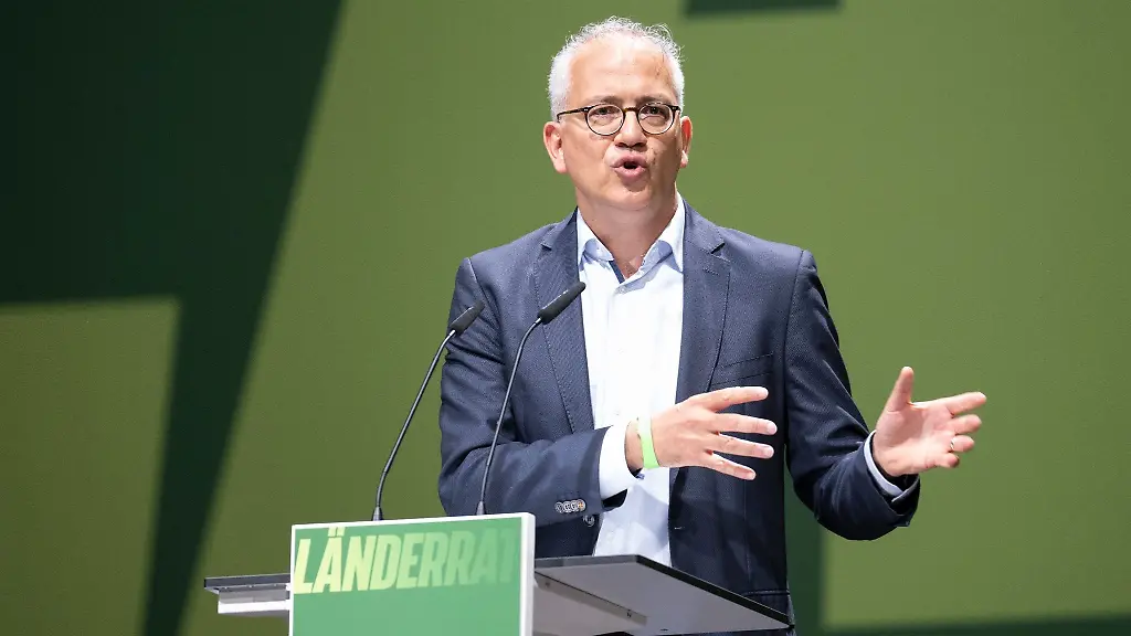 Der-hessische-Gruenen-Vorsitzende-Tarek-Al-Wazir-spricht-auf-dem-Laenderrat-der-Gruenen