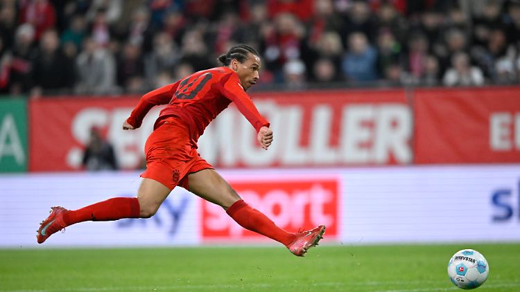 Leroy Sané betreibt gerade für Werbung für einen neuen Vertrag beim FC Bayern.