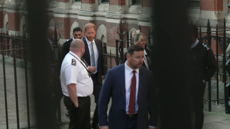 Prinz Harry bei seiner Ankunft vor dem Londoner Gericht.