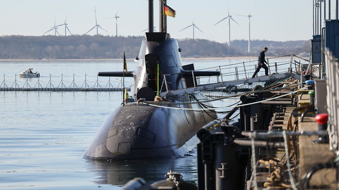 U-Boot U34 liegt an der Mole.