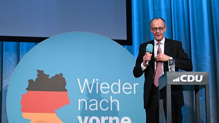 Im Bundestagswahlkampf trat CDU-Vorsitzender Friedrich Merz auch in Halle (Saale) auf - jetzt kommt aus Sachsen-Anhalt Gegenwind. (Archivbild)