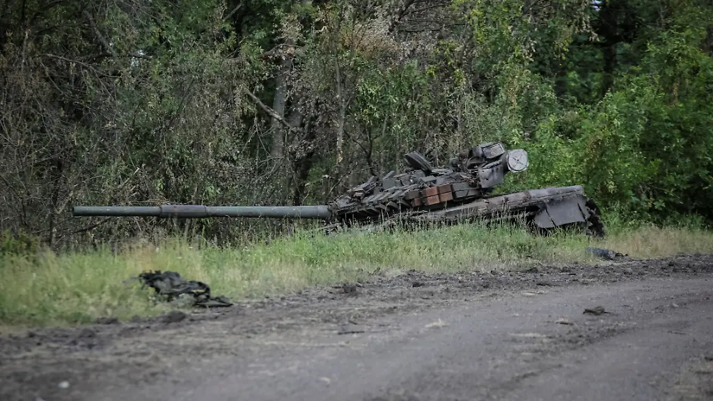 2023-06-14T141920Z-449999677-RC20J1A2JN27-RTRMADP-3-UKRAINE-CRISIS-OFFENSIVE-STOROZHEVE