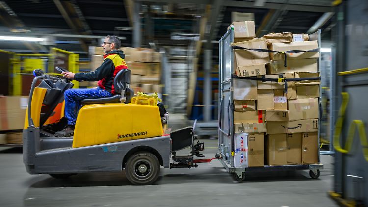 In der Vorweihnachtszeit hat die DHL Hochkonjunktur. 