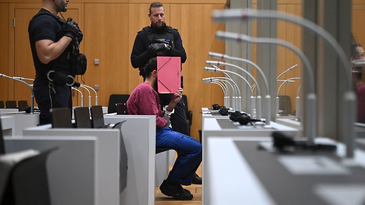 Sulaiman A. ist in Stuttgart wegen Mordes und versuchten Mordes angeklagt. 