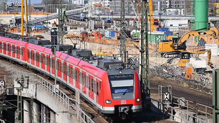 Bisher wurden erst 1,4 Milliarden Euro für den Bau der zweiten Stammstrecke der Münchner S-Bahn ausgegeben, die geplanten Kosten werden aber bereits deutlich höher angegeben. 