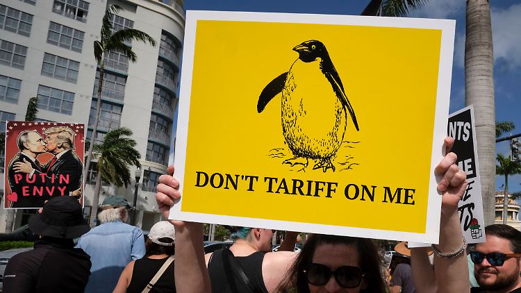 Schild bei einer Anti-Trump-Demonstration im US-Bundesstaat Florida am Wochenende 