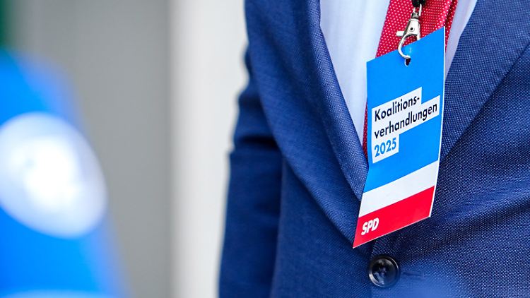 Bis gegen Mittag wird mit einer Einigung bei den Koalitionsverhandlungen gerechnet.