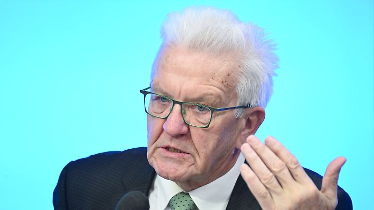 Weniger zu arbeiten sei "völlig aus der Zeit gefallen", sagte Kretschmann. 