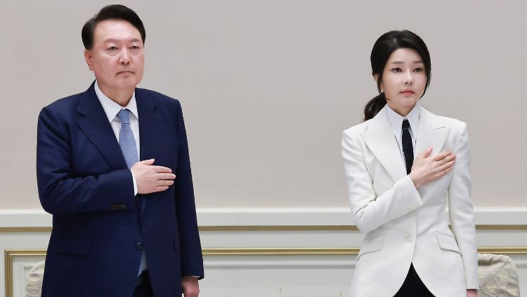 Anfang April bestätigte das Verfassungsgericht die Amtsenthebung von Yoon Suk Yeol (l.)