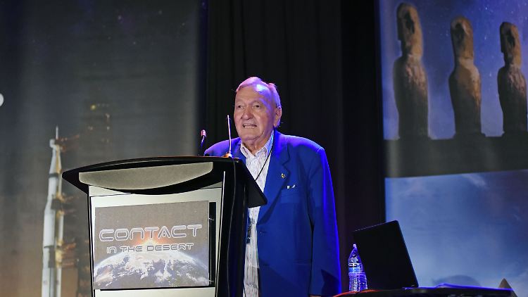 Erich von Däniken ist seit Jahrzehnten sehr umtriebig, was das Thema Außerirdische betrifft - er hält unzählige Vorträge, so wie hier 2019 bei der "Contact in the Desert UFO Conference".