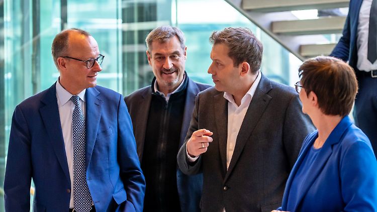Die Parteichefs wollen heute die Ergebnisse der Koalitionsgespräche vorstellen.