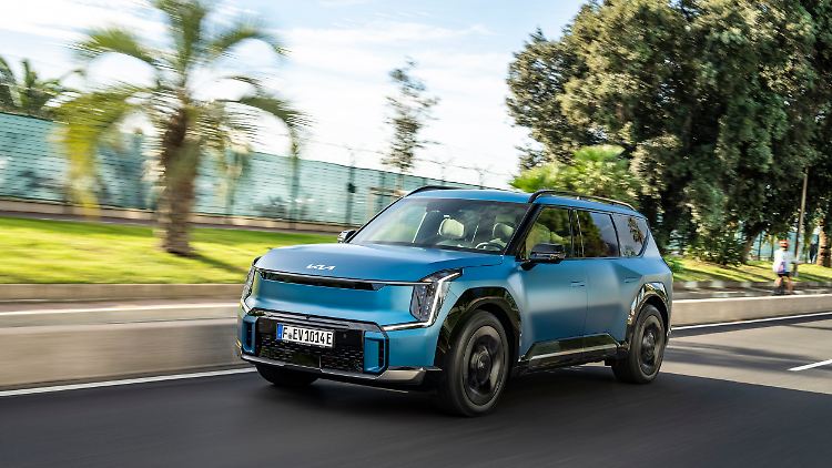 Vor allem als der Kia EV9 neu war, erntete man mit ihm viel neugierige Blicke auf Deutschlands Straßen.