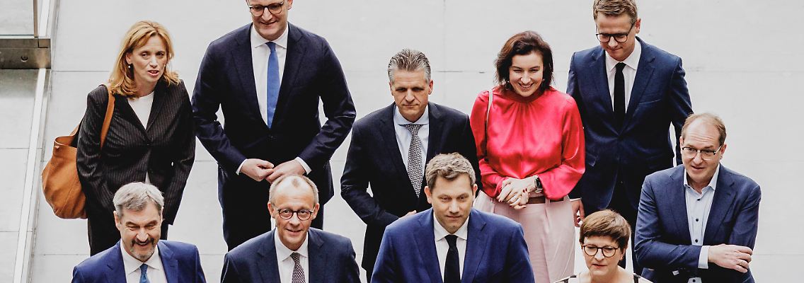 Merz mit Entourage 3.jpg