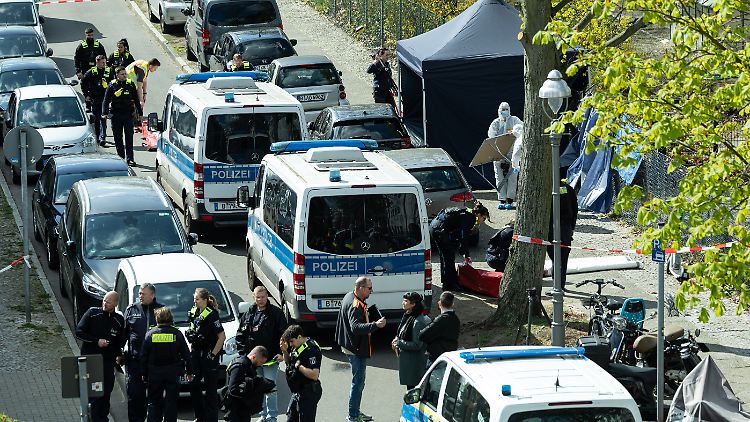 Sanitäter versuchten den 38-Jährigen zu reanimieren - ohne Erfolg. 