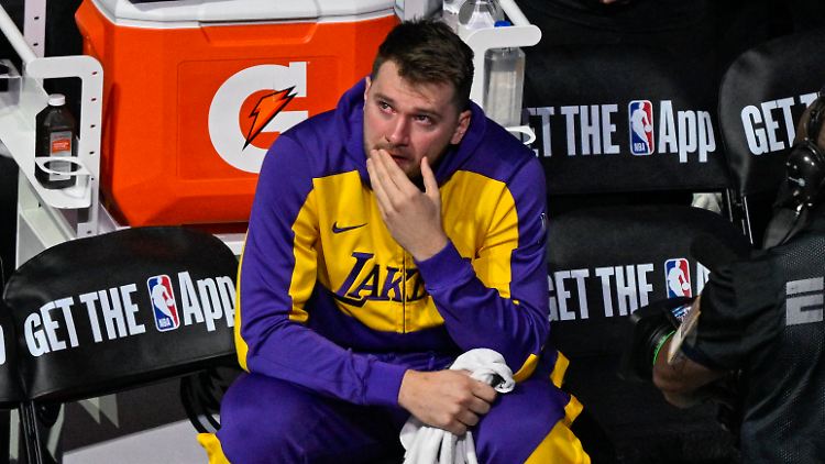 Mit Tränen in den Augen begann Luka Doncic sein erstes Spiel als Laker in Dallas.