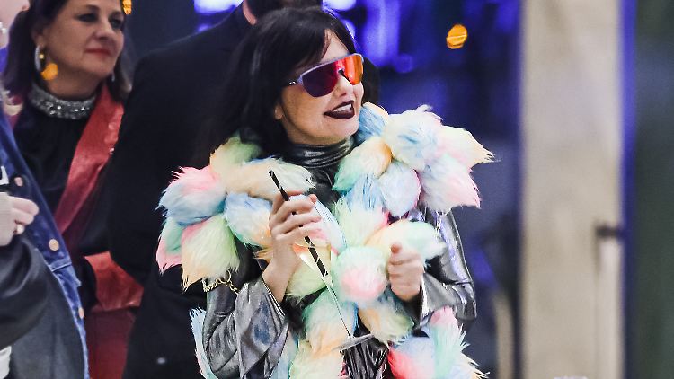 Vogel Bibo aus der "Sesamstraße" wäre neidisch: Björk.