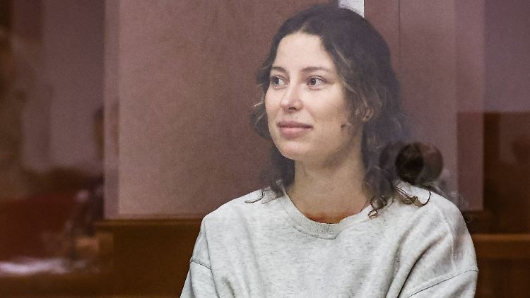 Xenia Karelina vor Gericht - sie wurde wegen "Hochverrats" verurteilt.