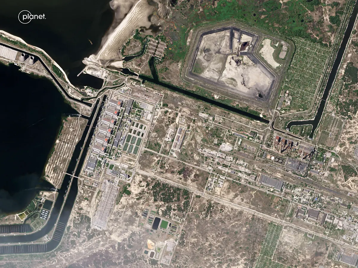 2023-06-09-zaporizhia-nuclear-power-plant-ukraine-s107-20230609T115941Z-rgb-50cm-11644px-logo-wm