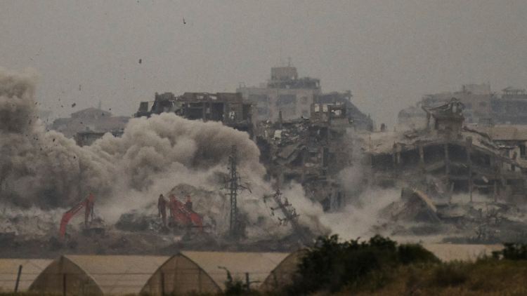 Luftangriff durch Israel im Gazastreifen. Die Hamas hält immer noch Geiseln in ihrer Gewalt. 