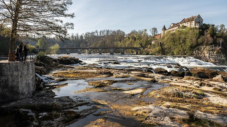 "Rastlos donnernde Massen auf donnernde Massen geworfen", schrieb Mörike beim Betrachten des Rheinfalls, der dieser Tage eher karg daherkommt.