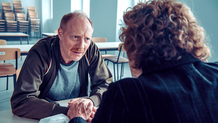 Inkasso Heinzi (Simon Schwarz, li.) und Bibi Fellner (Adele Neuhauser)