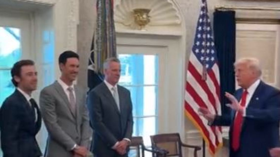 TrumpScherzt.JPG
