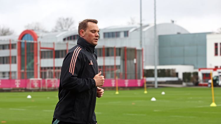 Er läuft, aber springt nicht: Manuel Neuer.