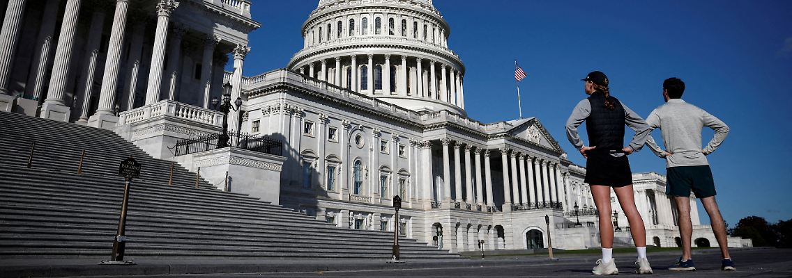 2025-04-07T100222Z_1922956115_RC24BBA30XW8_RTRMADP_3_USA-CONGRESS-BUDGET.JPG