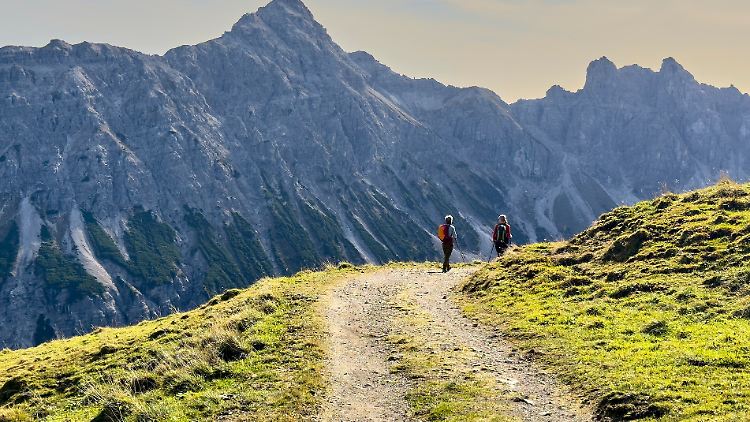Gerade Älteren empfehlen die Experten einen Gesundheitscheck vor dem Urlaub in den Alpen.