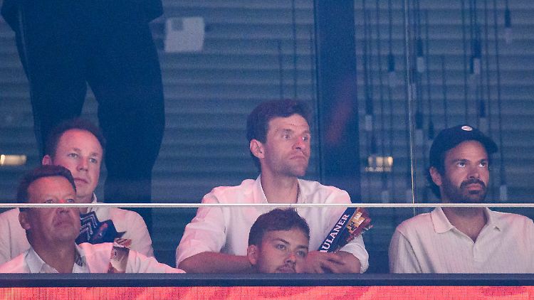 Am Dienstag verloren die Fußballer um Thomas Müller, nun die Basketballer.