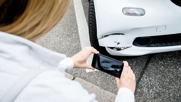 Stress und Papierkram nach einem Unfall: Gut, dass man versichert ist - doch manchmal gibt's auch hier Probleme.