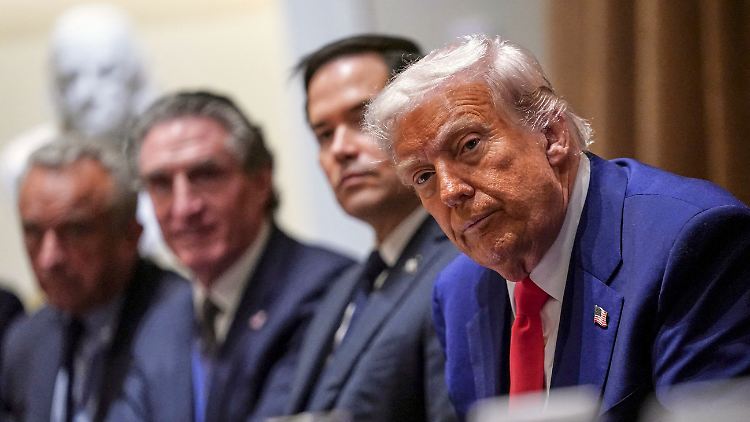 China bestrafen, Europa loben: Trump zelebriert Handelspolitik mit Zuckerbrot und Peitsche.