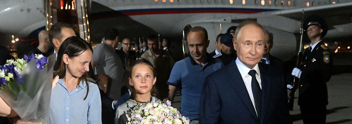 2024-08-01T211651Z_1771069089_RC2979AZ5AVD_RTRMADP_3_RUSSIA-USA-PRISONERS-PUTIN.JPG