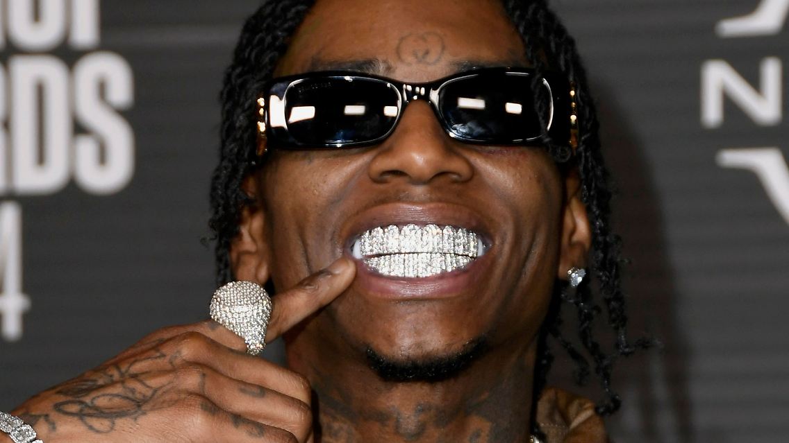Bekannt wurde Soulja Boy 2007 mit seiner Debütsingle "Crank That (Soulja Boy)". Sie hielt sich sieben Wochen lang ununterbrochen an der Spitze der US-Billboard Hot 100 Charts.