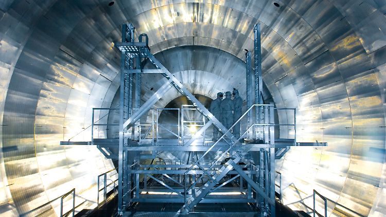 Blick in die Forschungsanlage "Katrin", mit der das Neutrino-Gewicht ermittelt wurde.