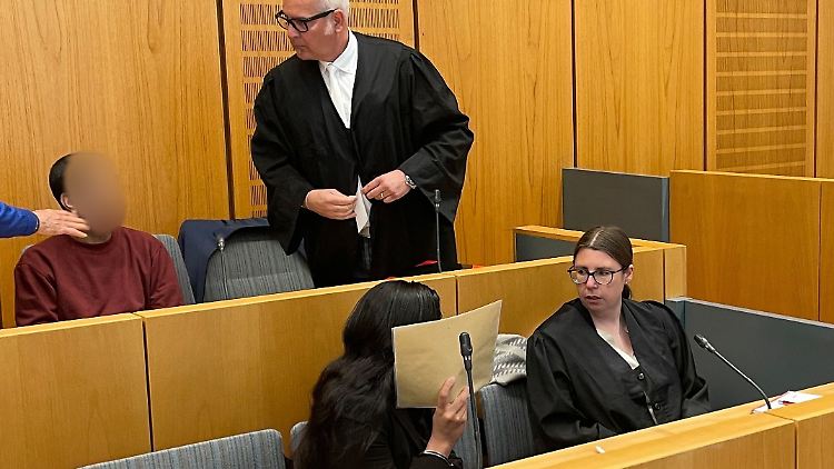 Die Eltern hätten während des Prozesses keine echte Reue gezeigt, sagte der Vorsitzende Richter. 