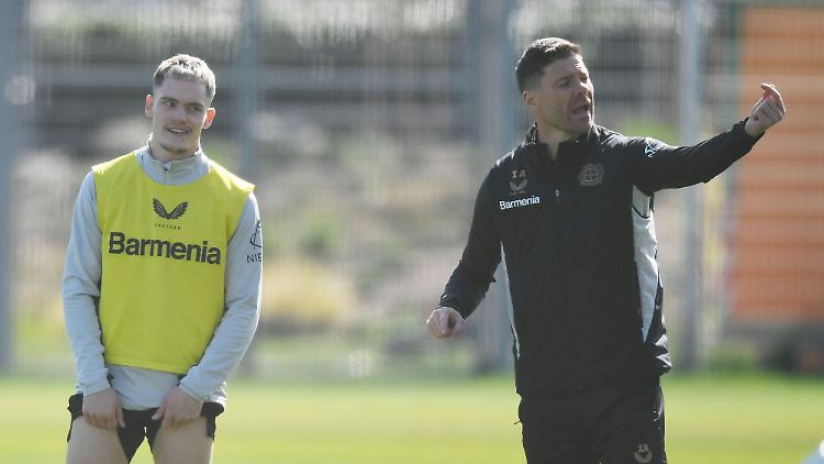 Spielen sie auch nächstes Jahr noch unter dem Bayer-Kreuz? Florian Wirtz und Xabi Alonso.