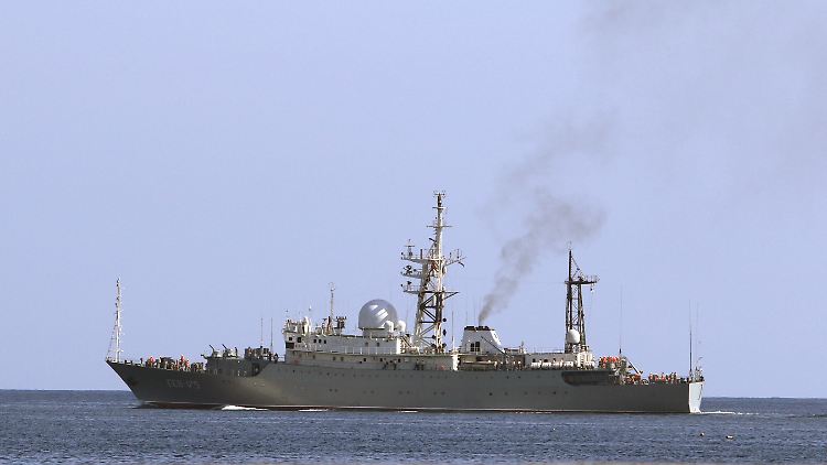 Die "Viktor Leonow" auf hoher See.