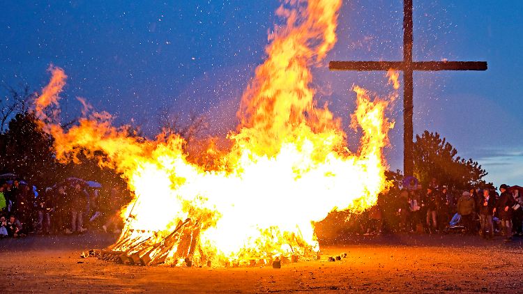Das Umweltbundesamt ist kein Fan von Osterfeuern: Feinstaub.