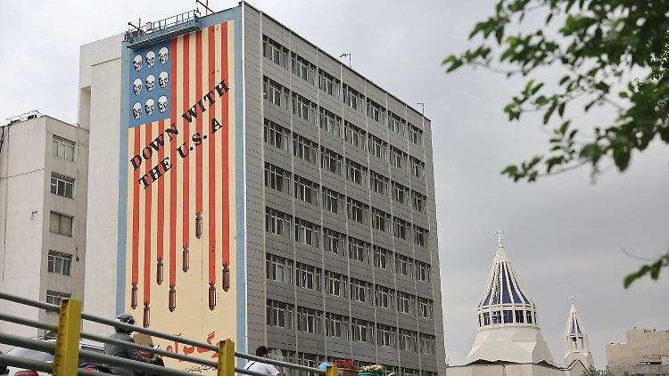 Eine gegen die USA gerichtete Wandmalerei in Teheran. 
