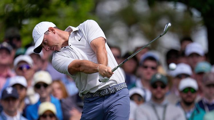 Rory McIlroy spielte am Samstag ganz starkes Golf und liegt vor der Schlussrunde in Führung.