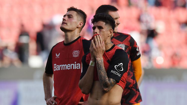 Die Fußballer von Bayer Leverkusen hadern mit der nächsten Enttäuschung.