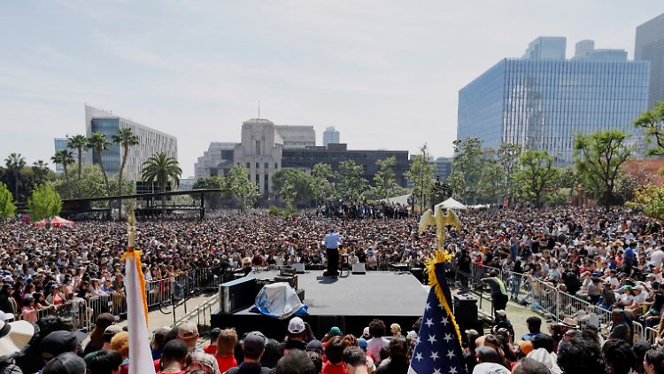 Die Schockstarre ist vorbei: Massenkundgebung in Los Angeles gegen die Politik in Washington.