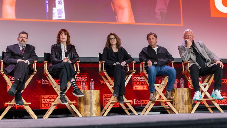 Judd Nelson, Molly Ringwald, Ally Sheedy, Emilio Estèvez and Anthony Michael Hall (v.l.n.r.) feiern eine "Breakfast Club"-Reunion.