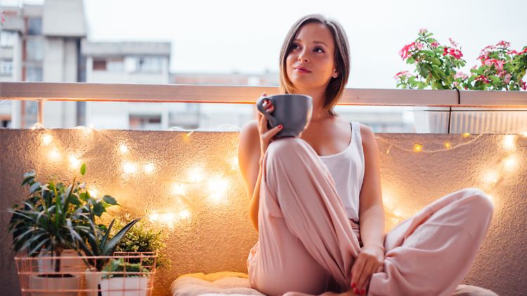 Mit der richtigen Beleuchtung wird jeder Balkon zur Wohlfühl-Oase.