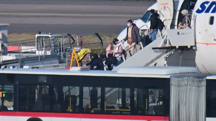 Anfang März landete ein Flugzeug mit Menschen aus Afghanistan am Flughafen BER.
