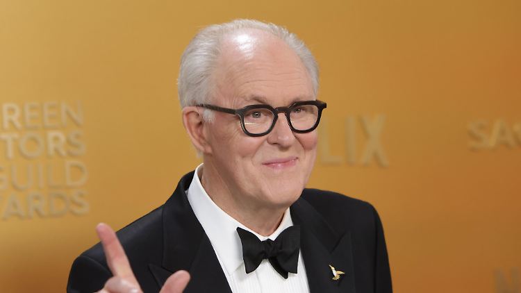 Wen könnte John Lithgow wohl am besten verkörpern? Richtig: Hogwarts-Schulleiter Albus Dumbledore.