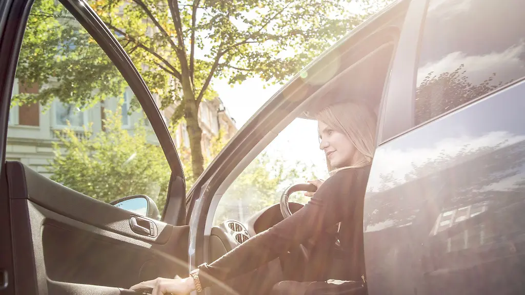 Einsteigen-und-das-Reiseland-flexibel-erkunden-Ein-Mietauto-macht-s-moeglich