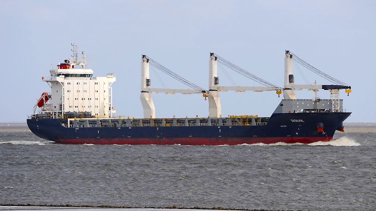 Der Hamburger Mehrzweckfrachter "Basilisk 400". Piraten hatten den Frachter im April 2024 vor Somalia gekapert.