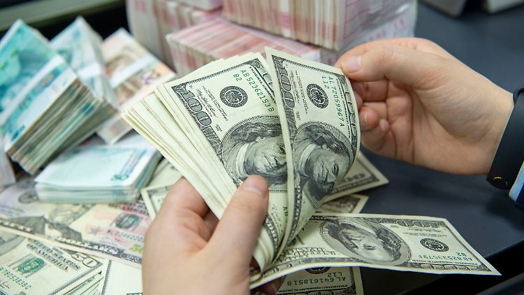 Als Welt-Reservewährung genoss der US-Dollar ein unerschütterliches Vertrauen - bis Donald Trump kam.